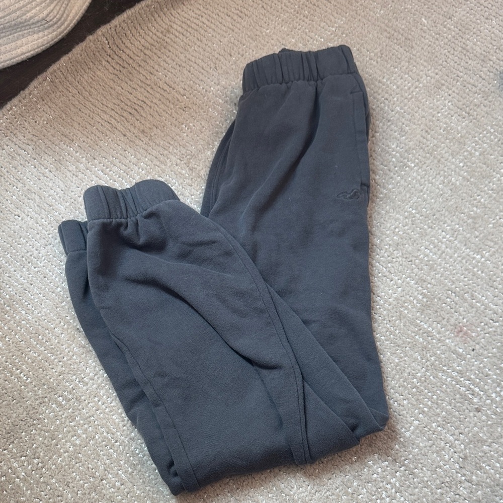 grey sweatpants